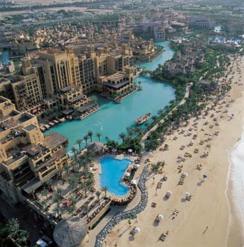 Mina A Salam Hotel - территория бассейна и пляжа
